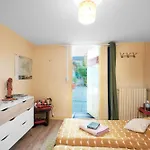 D'hotes - La Bonbonniere Bed & Breakfast